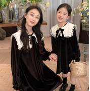 亲子装秋季韩版母女装，甜美风丝绒连衣裙，撞色方领裙