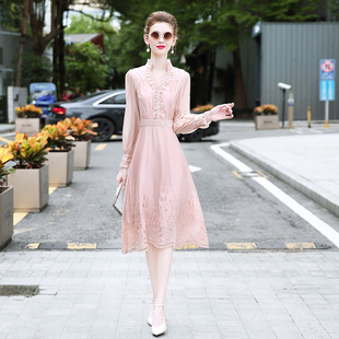 2024春季女装法式气质优雅刺绣粉色连衣裙收腰显瘦长袖a字裙