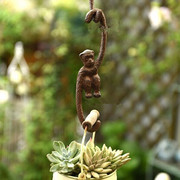 创意家居猴子挂钩俏皮猴子捞月饰品，花园杂货zakka铁艺摆件钩子