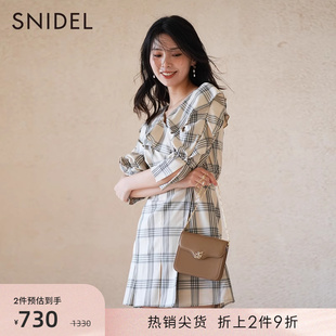 snidel春夏甜酷纯色，格纹荷叶边风衣式连衣裙swfo221064