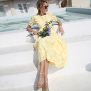 黄色大露背蕾丝a字连衣裙，波西米亚长裙女夏泡泡，袖海边度假沙滩裙