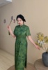 春间茶自制款新中式显白绿色高级缎面丝滑大码胖mm旗袍连衣裙