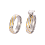 时尚不锈钢镶钻情侣戒指，一对男女简约斜纹间金双色钻戒钛钢对戒