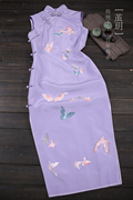 茧玥高级定制紫色哑光重磅，真丝重绉蝴蝶刺绣，立体裁剪修身长旗袍