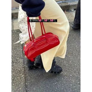 包包女2024韩版小众复古红色单肩包时尚漆皮手提腋下包法棍包