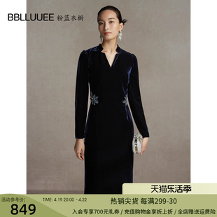 bblluuee粉蓝衣橱新中式高端钉珠，丝绒连衣裙女2023冬收腰v领长裙