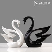 北欧极简黑白情侣天鹅摆件结婚礼物创意客厅新房装饰陶瓷工艺品