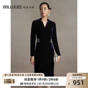BBLLUUEE/粉蓝衣橱新中式高端钉珠丝绒连衣裙女2023冬收腰V领长裙