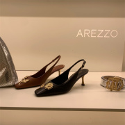 Arezzo巴西2024年春夏花朵金属装饰后空中跟女鞋