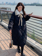 黑色菱形格羽绒服女中长款2023冬季韩版宽松加厚羊羔毛领外套