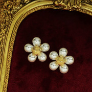 法国设计师canarykiss小香山茶花胖珍珠，耳钉花瓣造型胸针精致高级