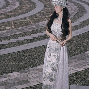 黔兰民族苗族服饰女装，苗疆少女云南贵州旅拍套装，白色刺绣抹胸长裙