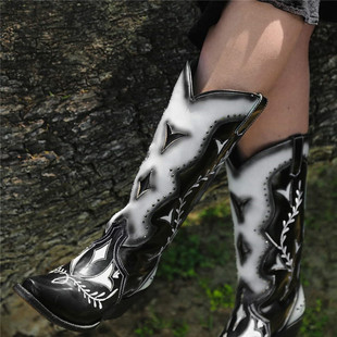 美国corral黑白拼色牛皮铆钉刺绣，粗中跟西部牛仔靴女靴尖头中筒靴