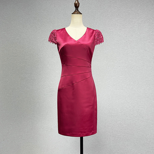 品牌折扣玫红色蕾丝袖，连衣裙女修身显瘦花边，袖v领包臀中裙直筒裙