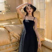 黑色复古赫本风开叉吊带小黑裙女高级感法式设计感小众高腰连衣裙