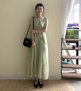 绿色无袖背心连衣裙女夏季法式高级感褶皱，宽松慵懒风气质长款裙子