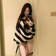慵懒风条纹毛衣套装女辣妹不规则蝙蝠袖斜肩针织衫高腰短裤两件套
