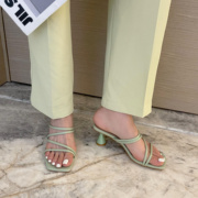 2022韩版夏季百搭显瘦中跟方头露趾粗跟凉鞋一字带高跟凉拖女