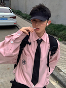 aurocean粉色衬衫学院风徽章刺绣，落肩抗皱面料，改良休闲制服长袖