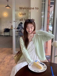 韩系穿搭薄荷绿针织开衫，女春秋季2024温，柔风气质百搭圆领上衣