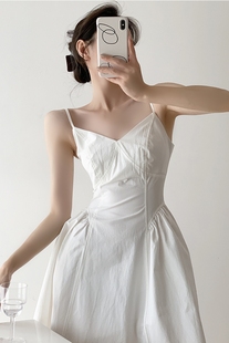 白色v领吊带连衣裙女收腰，设计感小众法式初恋仙，女裙甜美气质裙子