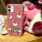 粉色草莓卡通可爱小熊手绘手机壳菲林全包半包适用于苹果15pro