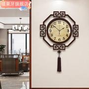 新中式挂钟客厅免打孔挂墙石英钟，家用静音万年历(万年历)时钟简约钟表