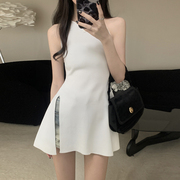 白色气质小众设计收腰显瘦无袖连衣裙子女夏季短裙2024背心裙