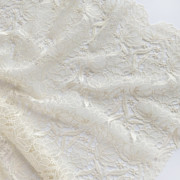 米白色花朵镂空水溶性，蕾丝布料纯色裙装，礼服旗袍定制面料