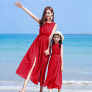 红色亲子装连衣裙2024一家三口旅游度假母女装三亚海边沙滩裙