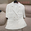 女士白色短袖双排扣外套，修身版型西服领型经典，四口袋手工制作女款