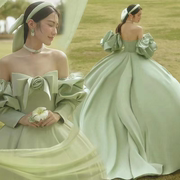 花朵婚纱影楼主题服装情侣，户外外景长拖尾礼服，法式抹胸泡泡袖绿色
