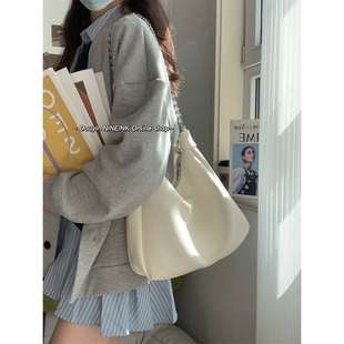 2024韩版学生托特包女大容量，小众百搭单肩斜挎包，高级感链条水桶包