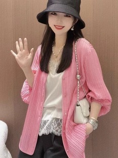 法式粉色衬衫女秋冬薄款气质，时尚雪纺上衣，设计感宽松防晒开衫外套