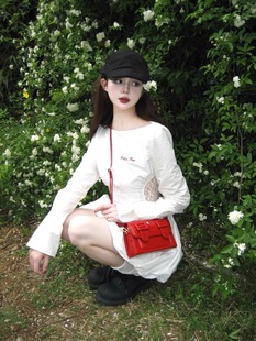 韩系高颜值质感红色斜跨包2024小众个性小方包时尚休闲单肩包