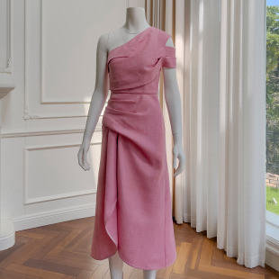 法式2024春时尚度假旅游玫，粉色斜肩收腰显瘦气质连衣裙礼服裙