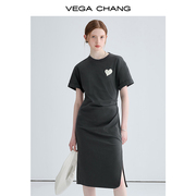 vegachang短袖连衣裙女夏装，2023年设计感下摆开叉爱心t恤裙