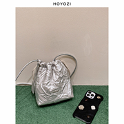 小优家包包HOYOZI原创手机包女斜挎单肩小众软挂绳褶皱小包包