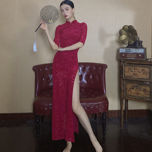 wyz盖七分袖高弹舞蹈中国红网，纱植绒碎花，旗袍立领修身连衣裙女
