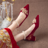 粗跟婚鞋女秀禾主婚纱两穿中式红色，中跟不累脚孕妇可穿新娘鞋