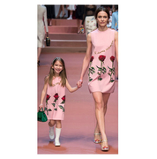 粉红色a字儿童裙，三朵玫瑰图案中小童夏季裙，可爱时尚连衣裙