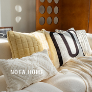 纯色抱枕黄色毛绒靠枕样板间靠垫，现代极简枕套，客厅柔软几何抱枕芯