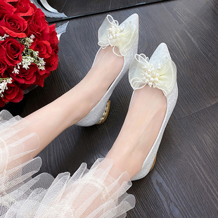 白色主婚鞋婚纱伴娘鞋女2024年夏新娘鞋低跟平底鞋配裙子单鞋