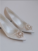 2021年白色绸缎珍珠，婚鞋高跟鞋粗跟浅口新娘，法式婚纱鞋5cm