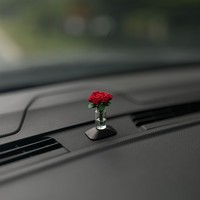 娇艳玫瑰花汽车中控台窗，摆件迷你治愈系车载饰品，女士车内个性漂亮
