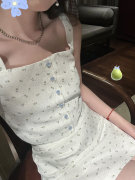 一只豌豆清纯蓝白碎花辣妹，华夫格吊带，背心套装夏季短款上衣半身裙