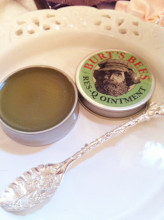 美国原厂最新Burt's Bees小蜜蜂紫草膏去痘防蚊止痒15G 包邮送礼