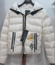 <span class=H>艾莱依</span>AFT204 女式油画双帽 短款 <span class=H>羽绒</span><span class=H>服</span> 专柜正品