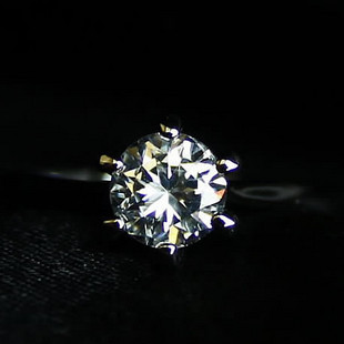  周大福款锆石假钻戒50分结婚高仿真钻石戒指女饰品银指环韩版正品