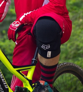 正品fox launch pro 护膝 护腿 功能和设计等同于